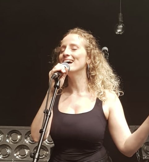 Lina Benseddik - enseignante en éveil musical